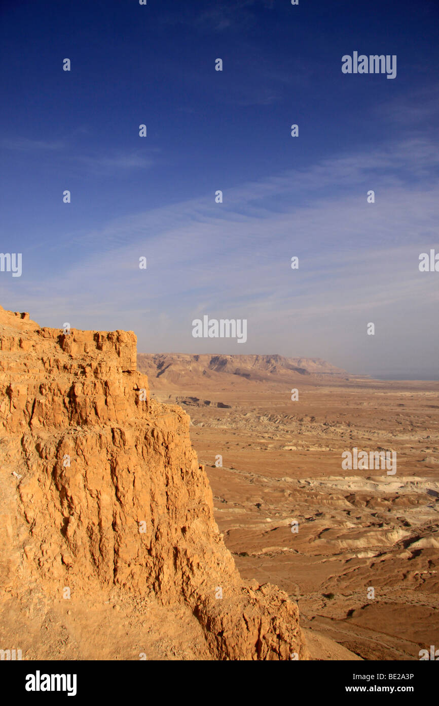 Israel, Judäische Wüste, Felsen an der Ostseite von Masada Stockfoto