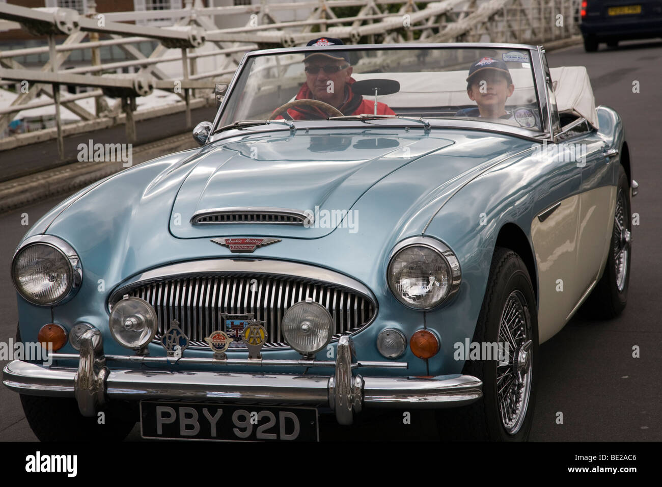 Austin Healey auf Marlow Brücke Stockfoto