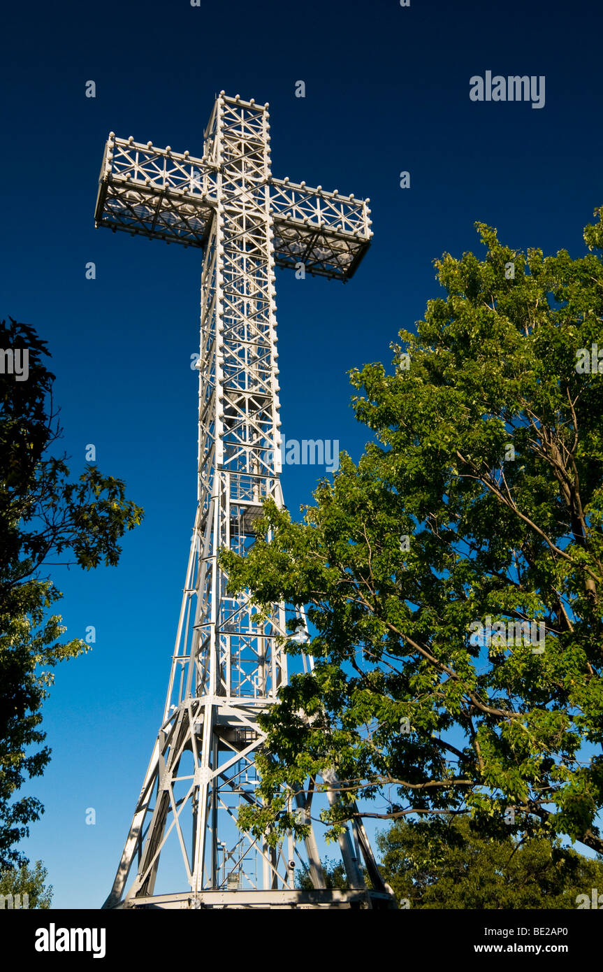 Das Mount Royal cross im Mount Royal park Stockfoto
