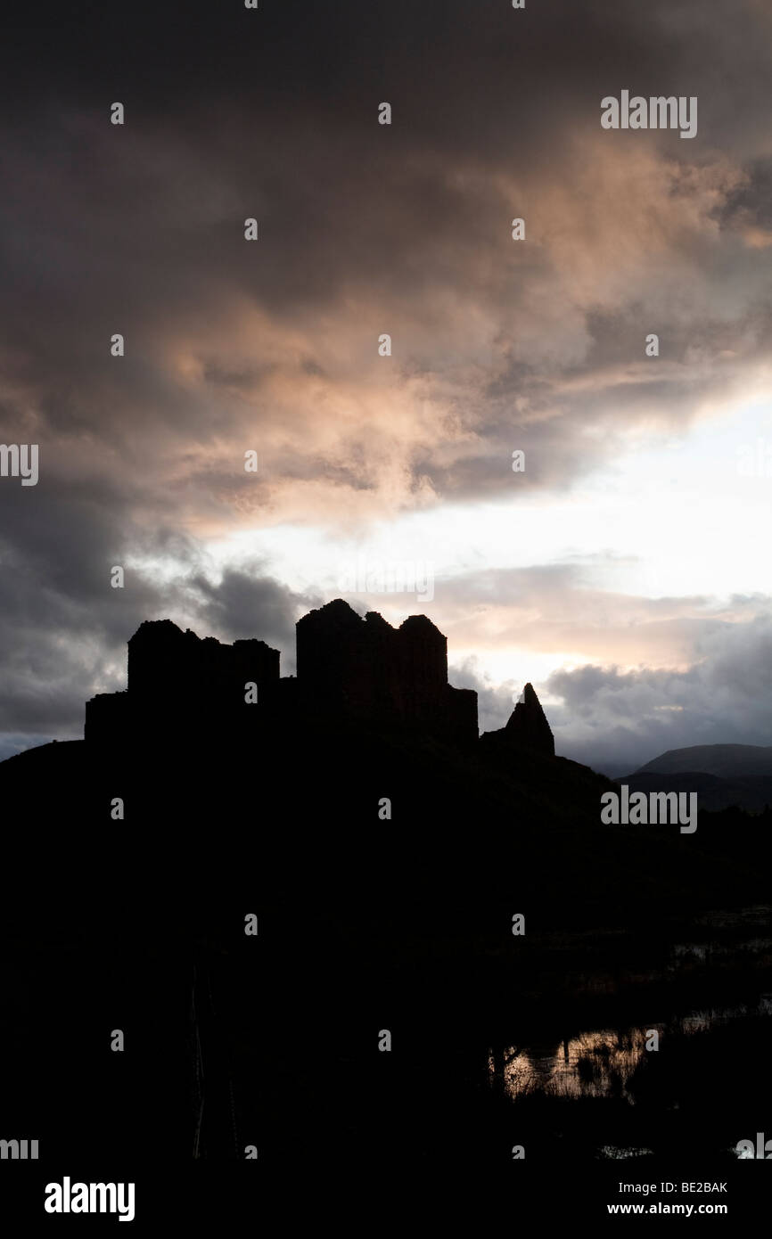 Ruthven Barracks in der Silhouette. In der Nähe von Kingussie, Schottland Stockfoto