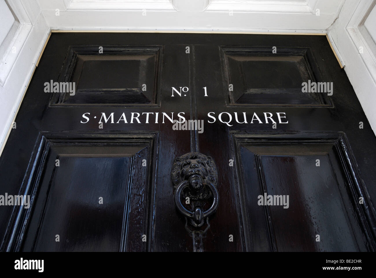 Tür zum georgianischen Stadthaus in St Martins Sq, Chichester, Sussex, England, UK Stockfoto