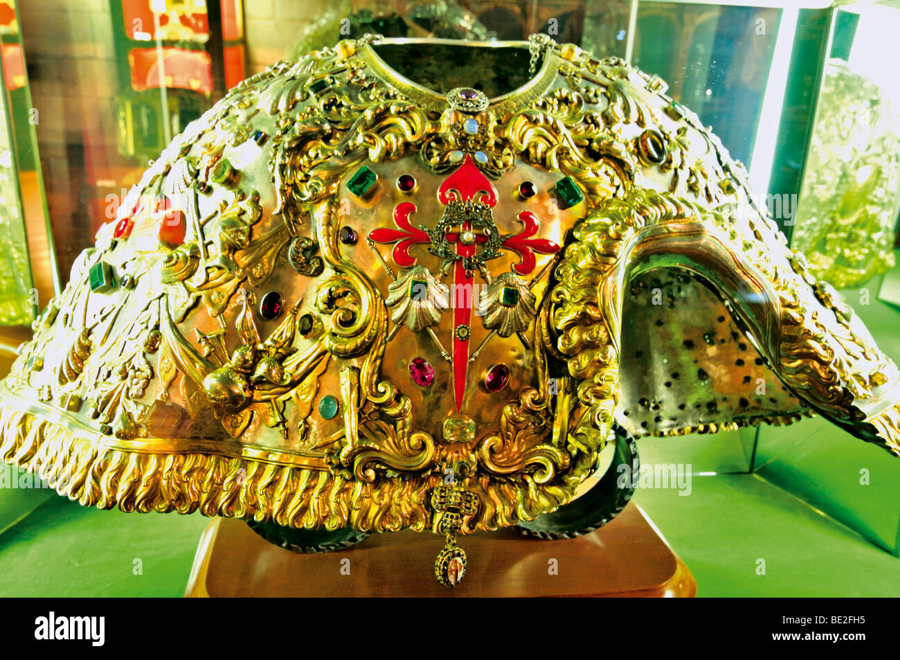 Spanien, Jakobsweg: Goldenen Fell des Apostle St. Jakobus im Museum der Kathedrale von Santiago de Compostela Stockfoto