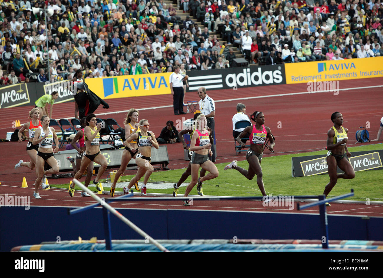 Jemma Simpson auf dem Weg zum Gewinn der Woumen 800m Finale beim Aviva London Grand Prix 2009 Stockfoto
