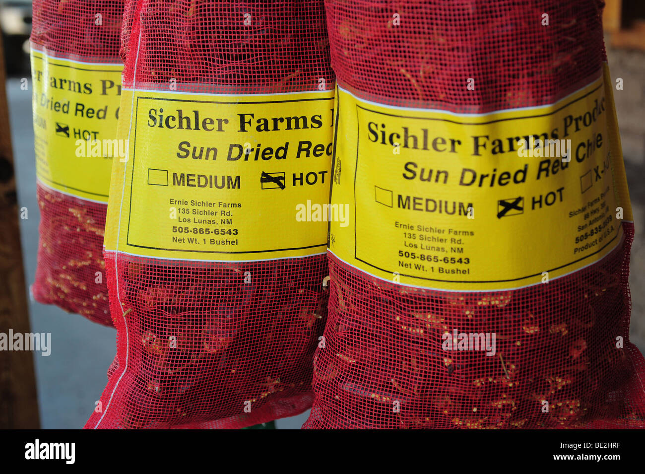 USA Hatch New Mexico - Beutel von Chile peppers hängen zum Verkauf Stockfoto
