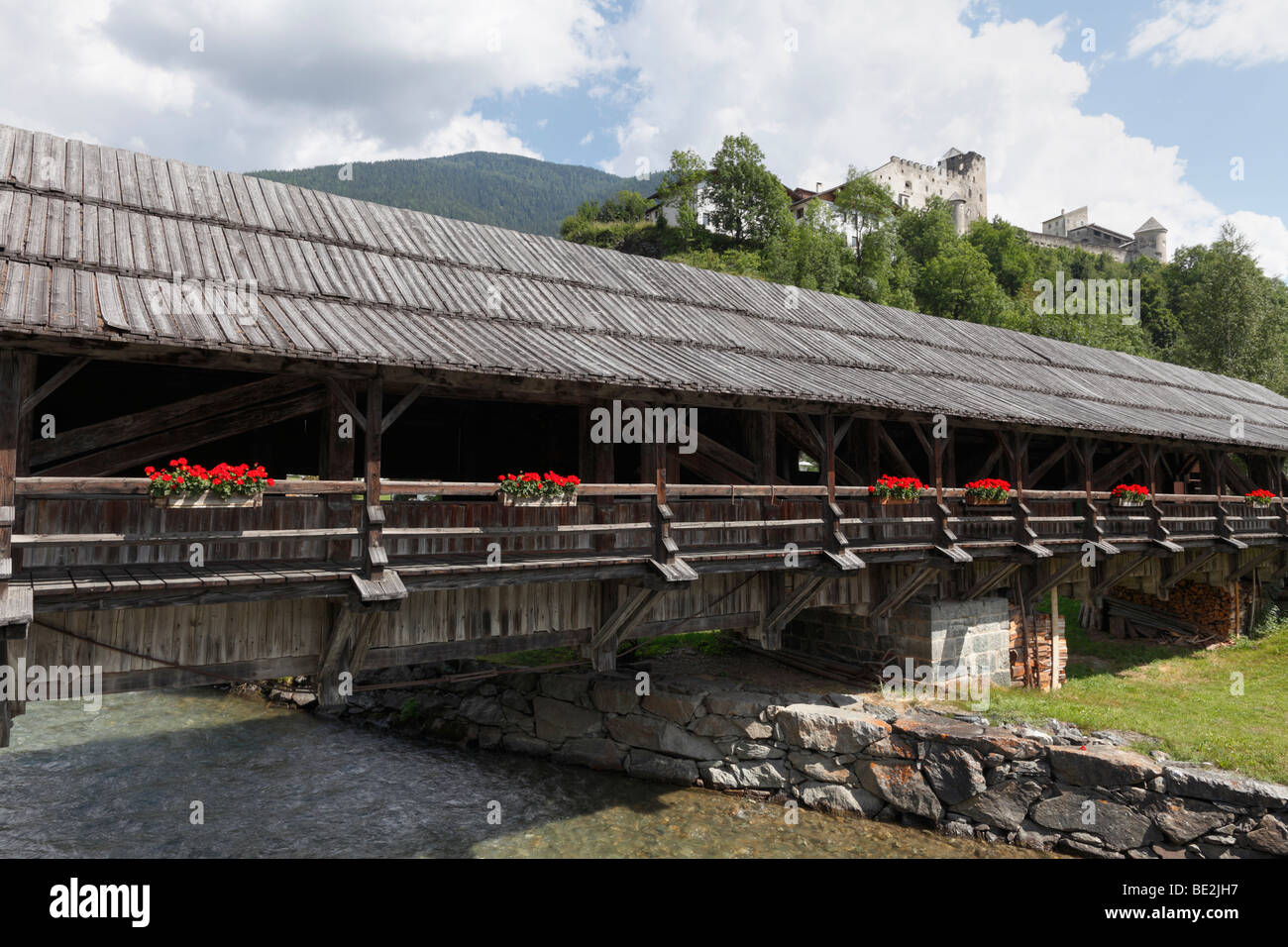 Alte Penzendorfer Brücke, Bannbruecke Brücke, Burg Heinfels, Pustertal, Osttirol, Tirol, Österreich, Europa Stockfoto