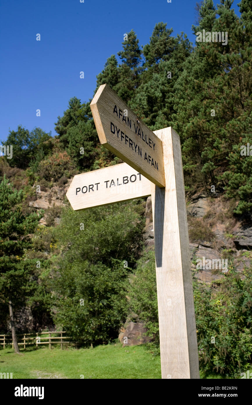 In Afan Forest park ein Schild zum Port Talbot und Afan Tal in Pontrhydyfen Stockfoto