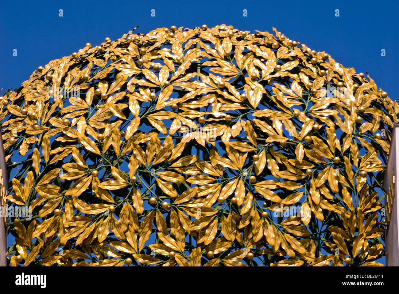 Goldenen Lorbeer Blätter am Dach des Hauses der Secession, Wien, Österreich Stockfoto