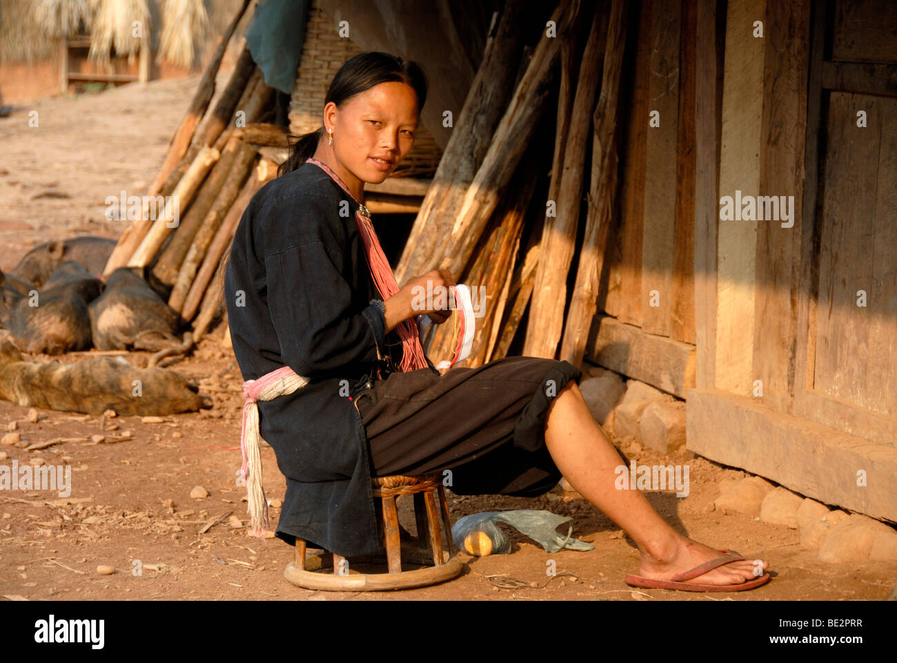 Armut, Ethnologie, Yao Frau gekleidet in einer Tracht Handarbeit, Dorf Ban Houeyyoum, Distrikt Gnot Ou, Yot zu tun Stockfoto