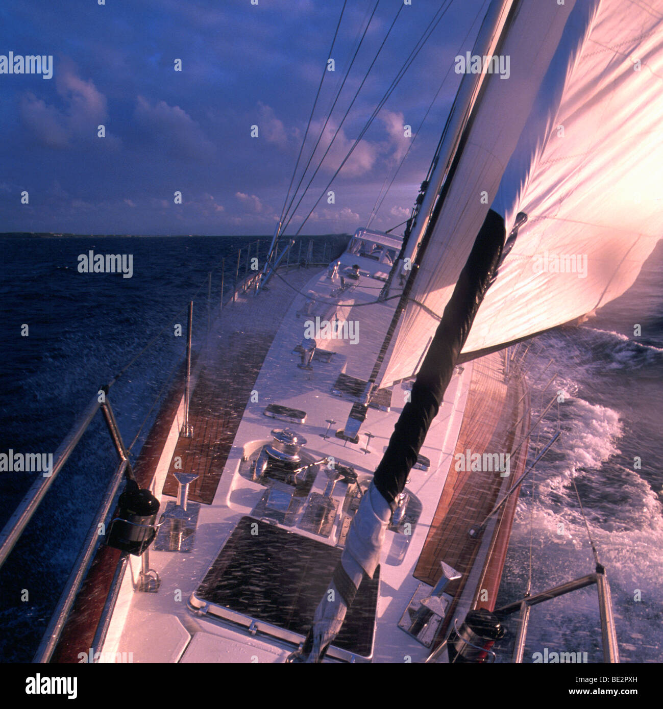 Segeln Yacht rauhes Wetter Stockfoto