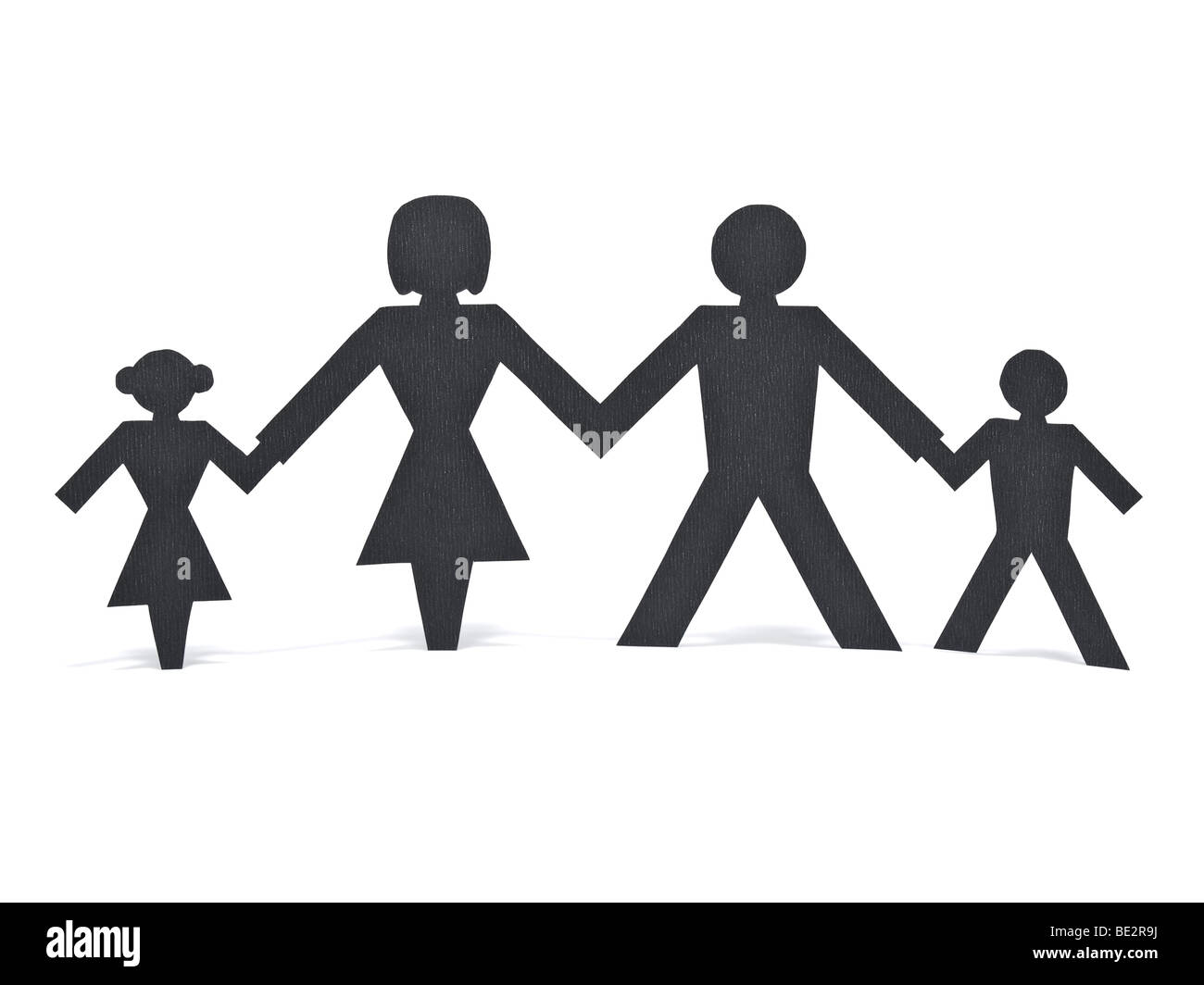 Eine Papier-Kette-Familie Hand in Hand über einen weißen Hintergrund. Stockfoto