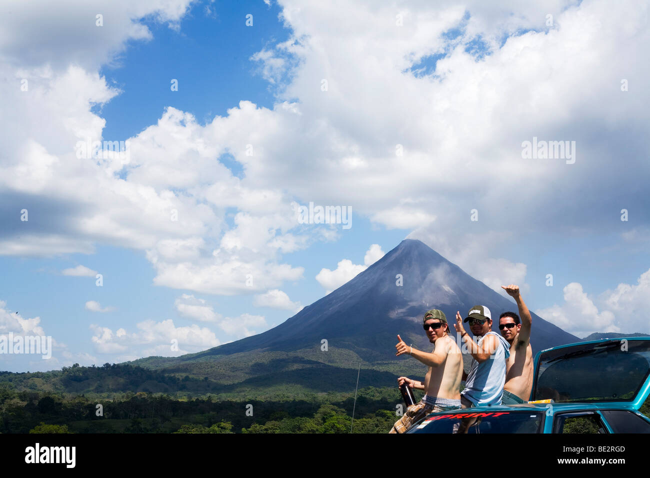 Drei Costa Rica Welle und genießen Sie einen Nachmittag vor den berühmten Vulkan Arenal Stockfoto