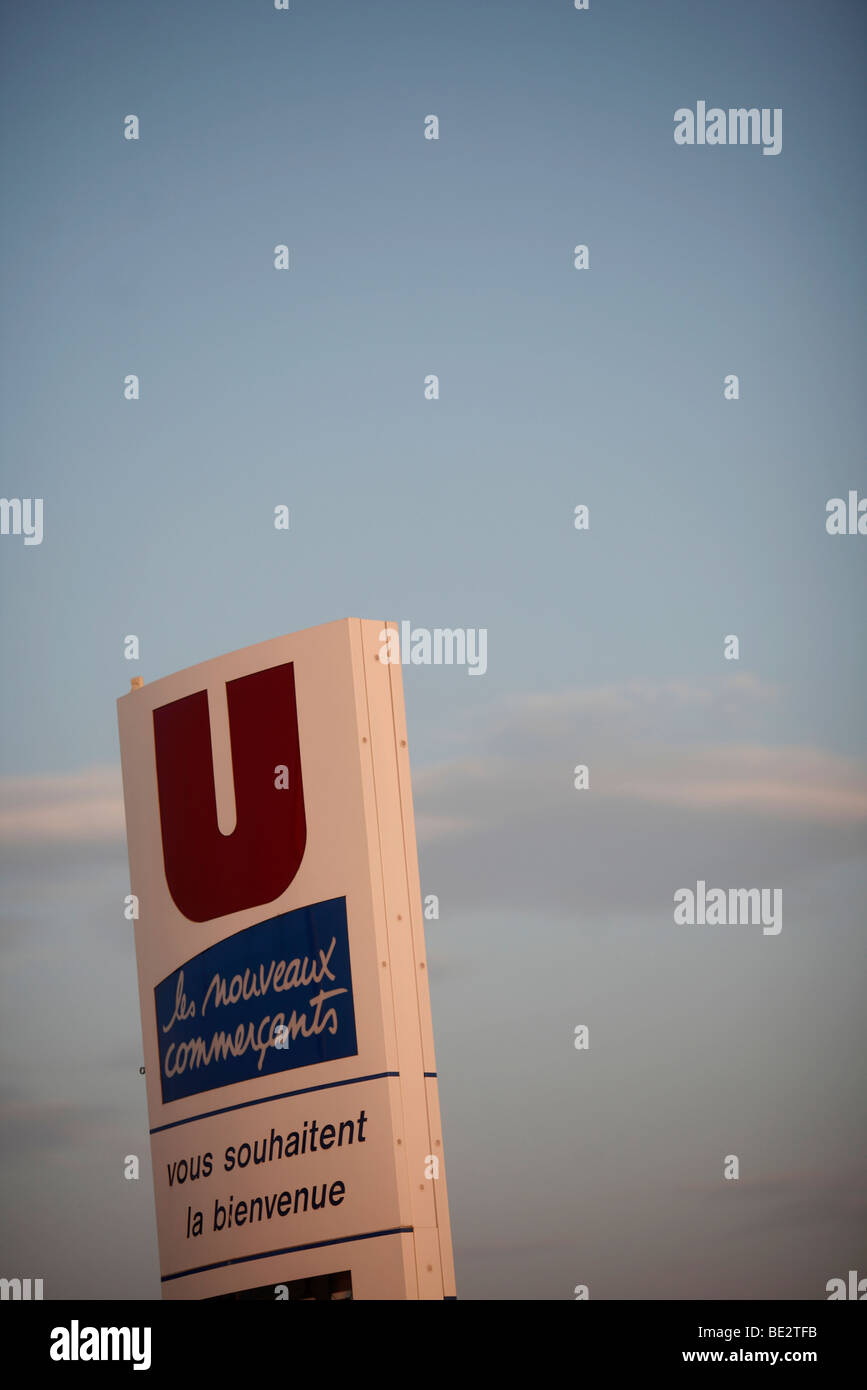 Melden Sie für Super Sie und Hyper U-Supermarkt-Kette in Frankreich Stockfoto