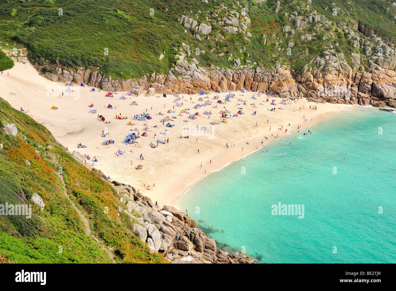 Porthcurno Bay, einem Strand an der südöstlichen Küste von England ...