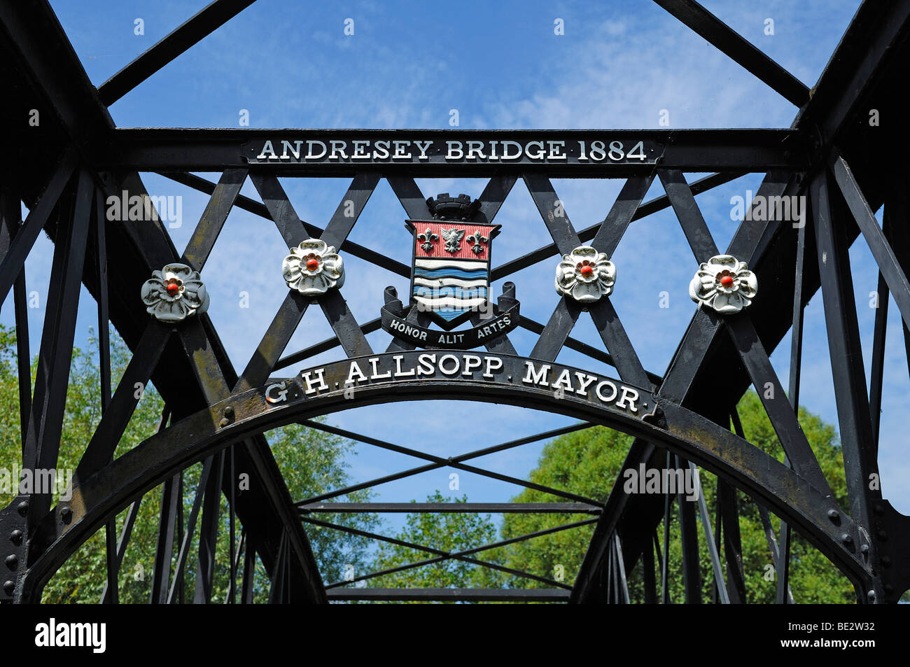 Detail der Andresey-Brücke, eine eiserne Brücke über den River Trent gebaut 1884, im Park von Burton Upon Trent, Staffordshire, Stockfoto