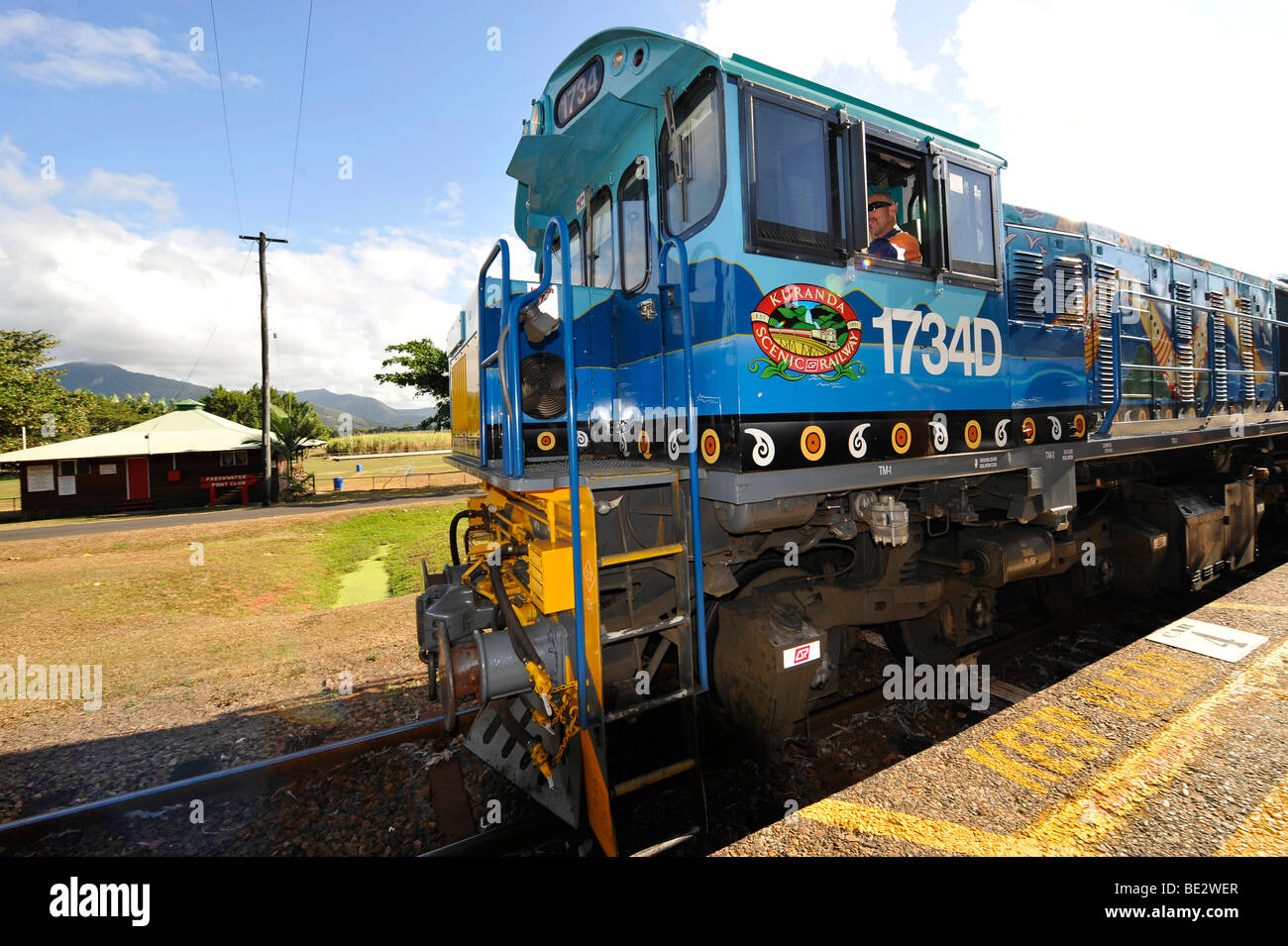 Diesel Lokomotiven und Waggons, Kuranda Scenic Railway, historischen Bahnhof, Süßwasser-Station, Cairns, Queensland, Australien Stockfoto