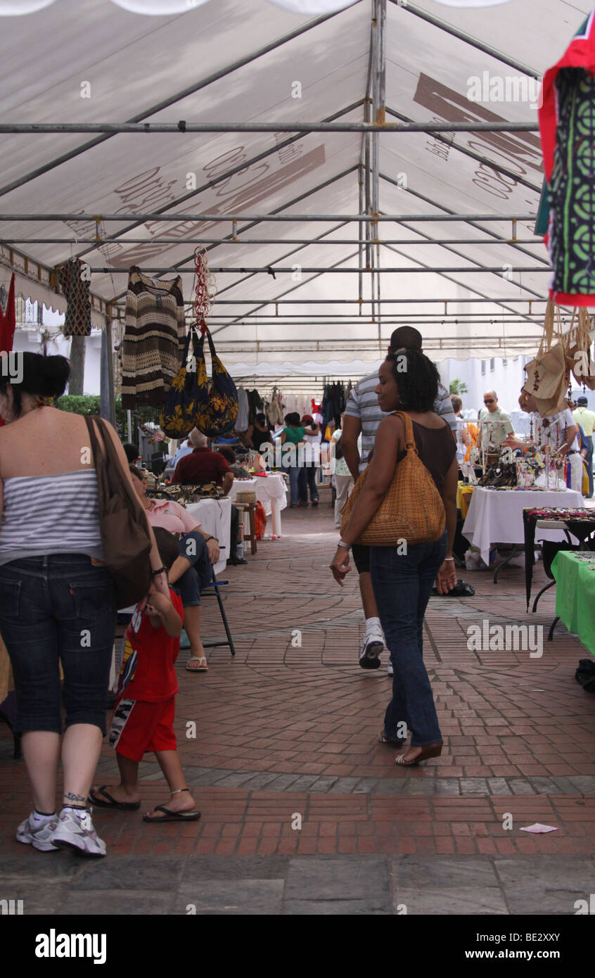 Markt am Plaza Catedral von Casco Viejo von Panama City. Stockfoto