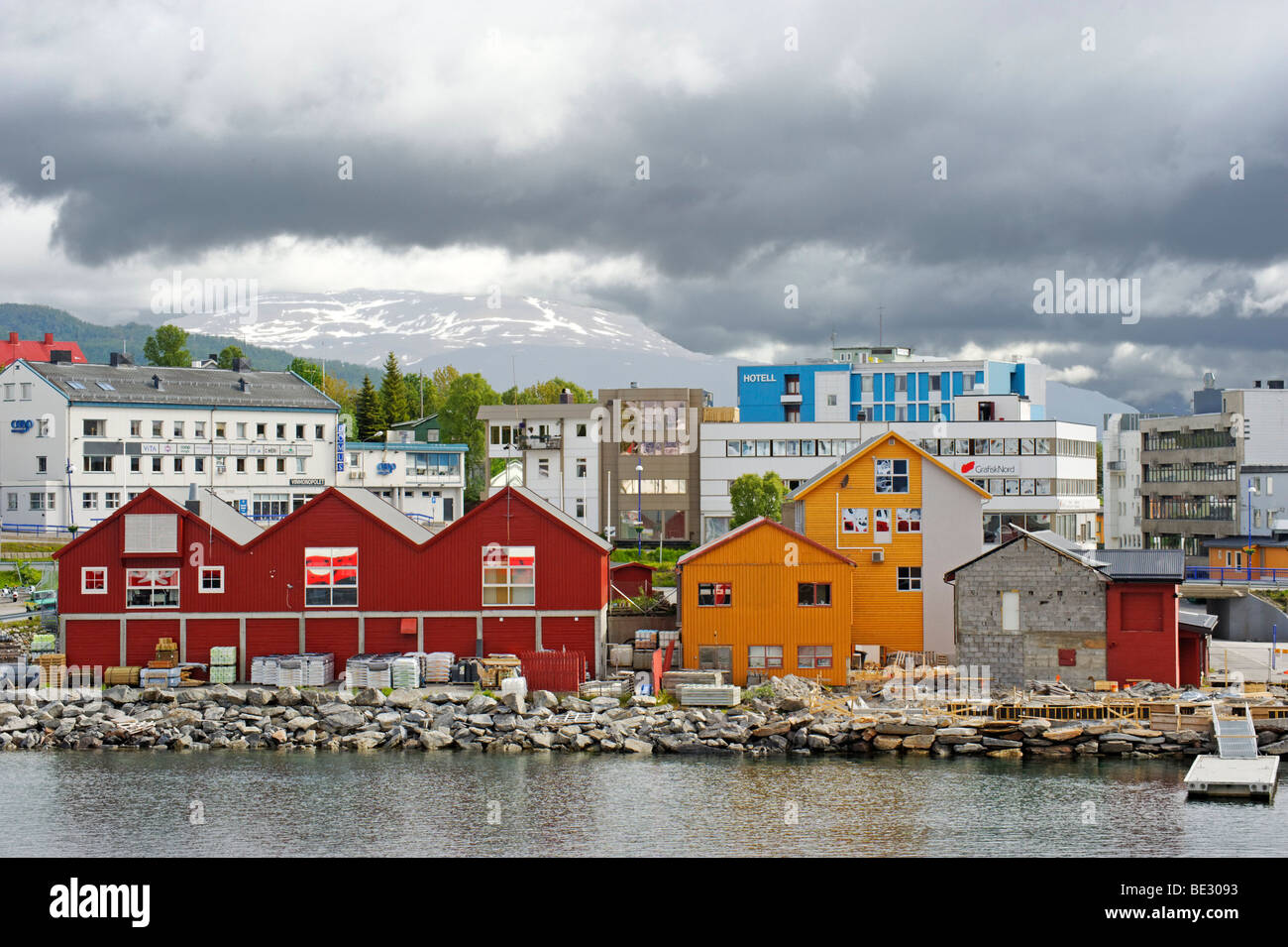 Häuser an der Tromsoysundet, Tromsø, Norwegen, Skandinavien, Europa Stockfoto