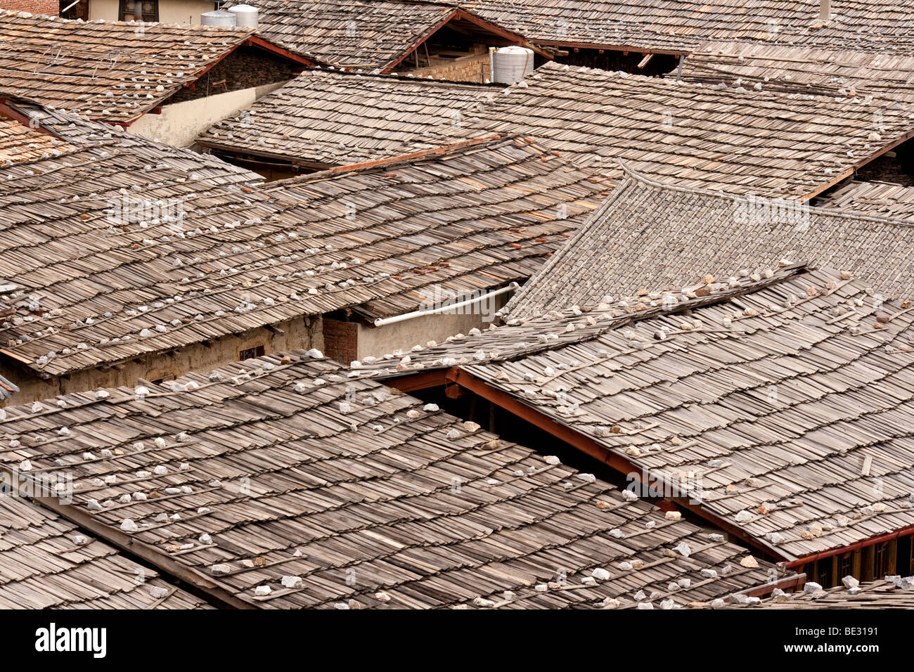 Traditionelle tibetische Dächer in Zhongdian Altstadt, Yunnan/Tibet Grenze, China Stockfoto
