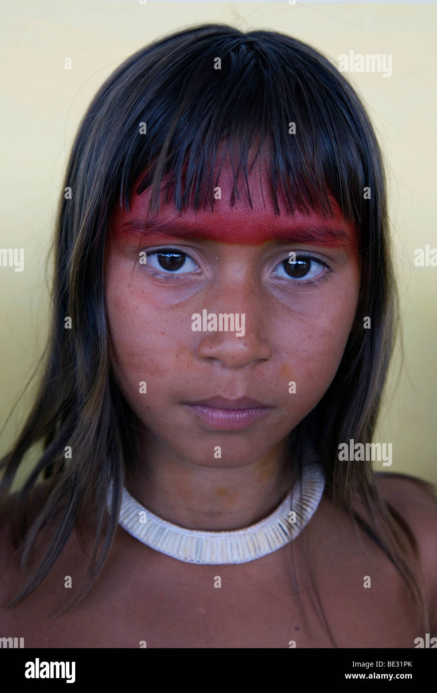 Kinder Der Xingu Indianer Gehen Zur Schule Gebaut Im Dorf Vom 