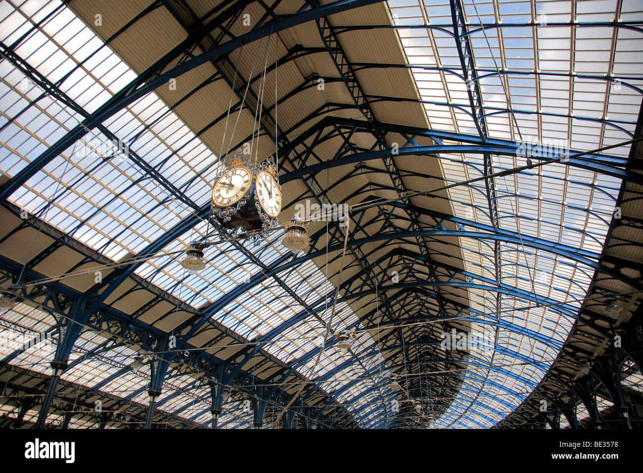 Uhr Brighton City Station Sussex England UK Stockfoto