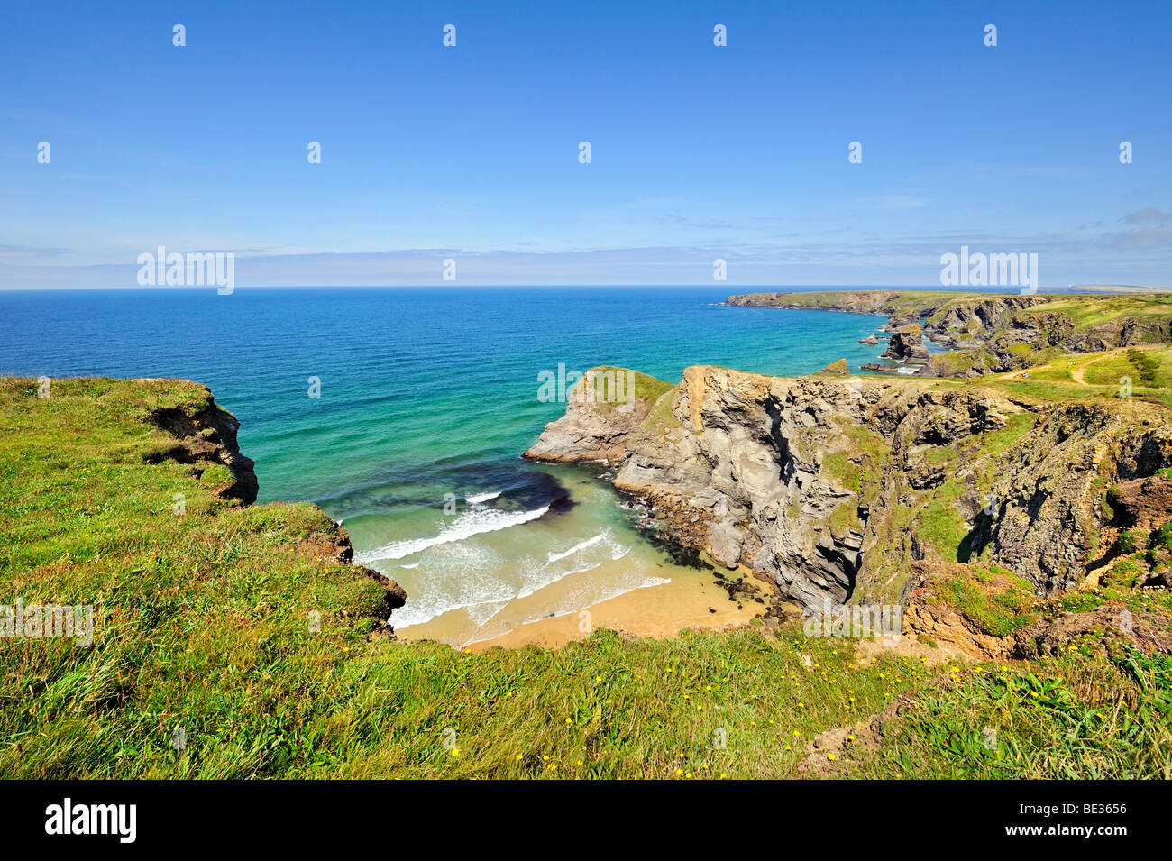 Küstenlandschaft mit Bucht in Newquay an der Nordküste von Cornwall, England, Vereinigtes Königreich, Europa Stockfoto