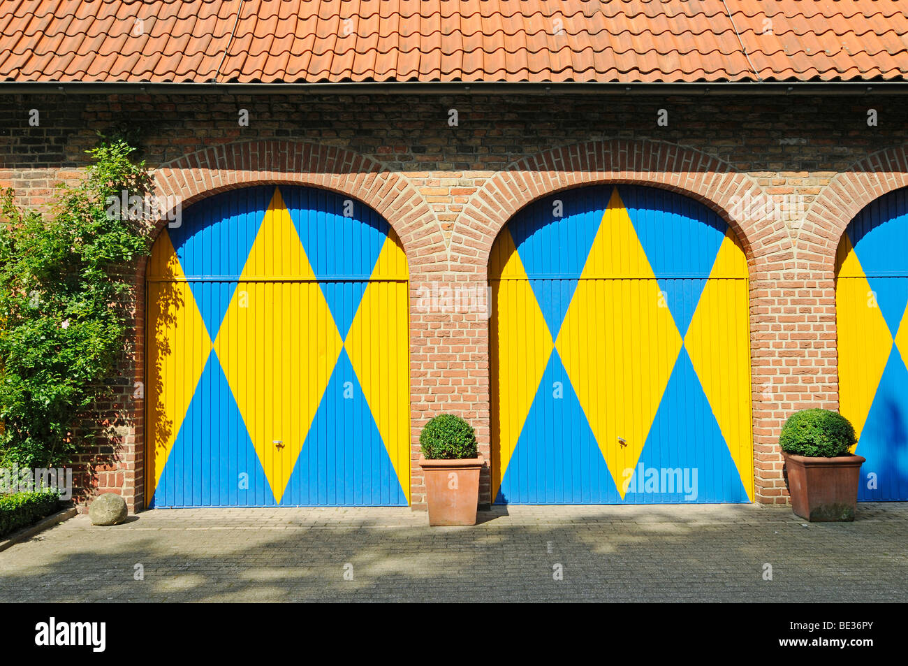 Gelben und blauen Türen, Westpreussisches Landesmuseum West preußischen Landesmuseum Drostenhof Wolbeck, Münster, Münsterland re Stockfoto