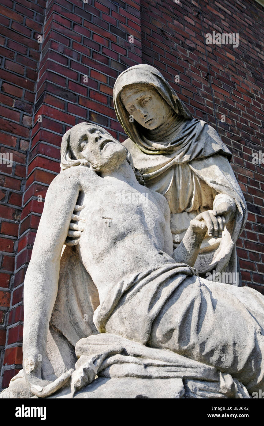 Pieta, Jesus, Skulptur, christliche Darstellung, Pfarrkirche Pfarrkirche St. Regina Drensteinfurt, Warendorf, Münsterland regio Stockfoto