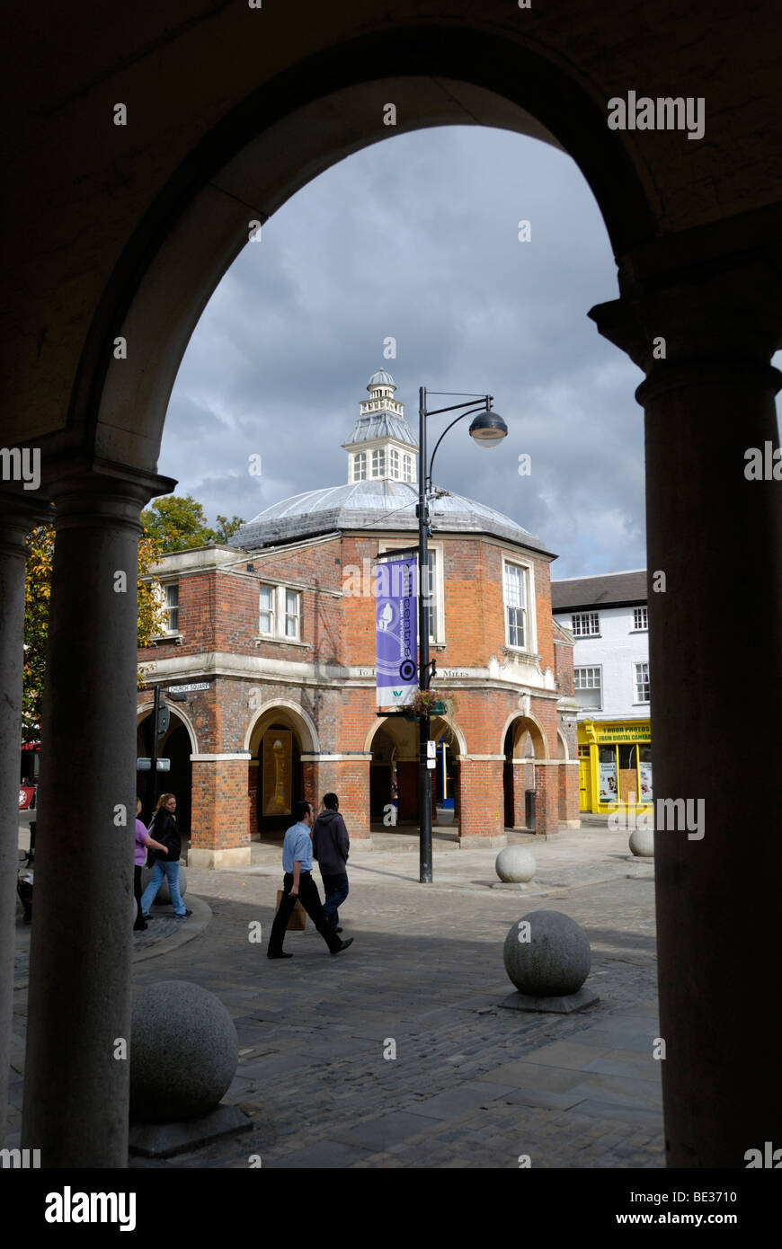 Kirchplatz und dem Markt Häuschen in High Wycombe, Buckinghamshire, England, UK. Stockfoto