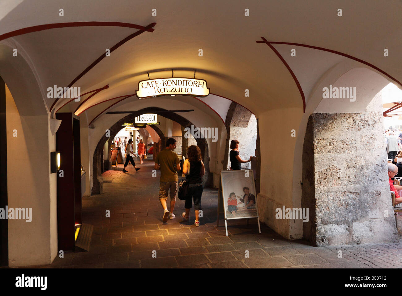 Arcade-in der Altstadt von Innsbruck, Tirol, Österreich, Europa Stockfoto