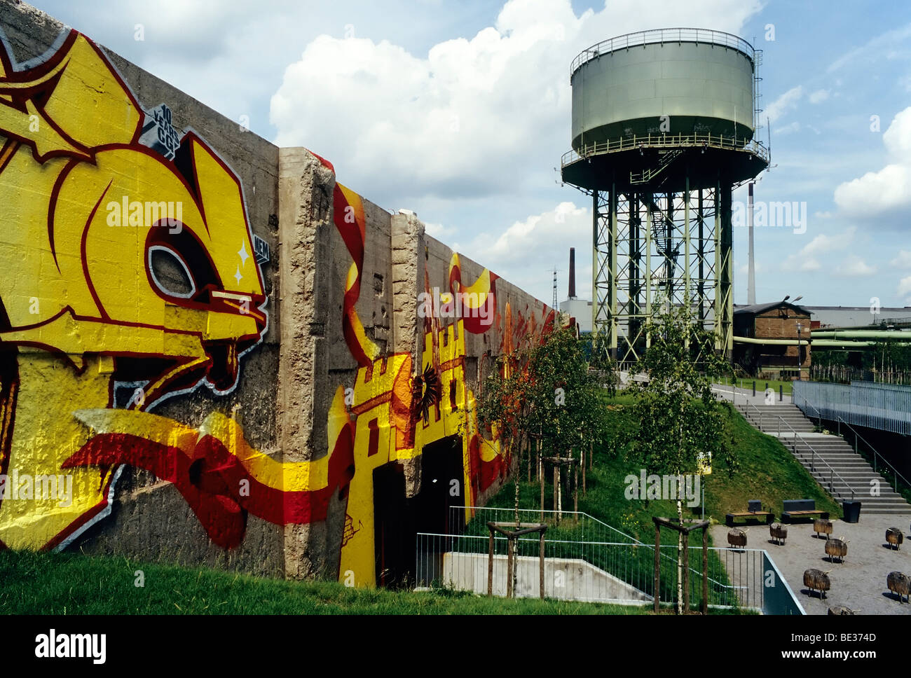 Rheinpark auf dem Gelände eines ehemaligen Stahlwerks, Duisburg-Hochfeld, Ruhr, Nordrhein-Westfalen, Deutschland, Europa Stockfoto