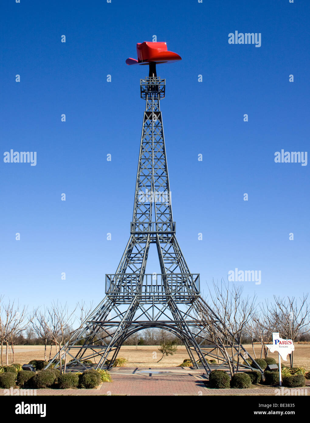 Eiffelturm-Nachbildung mit Cowboy-Hut in Paris, Texas Stockfoto