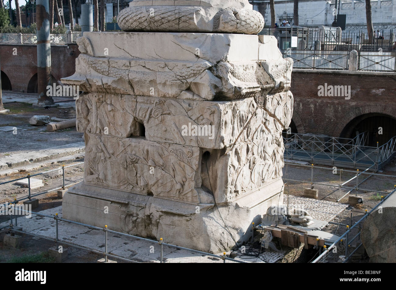 Detail der Basis der Trajanssäule Stockfoto