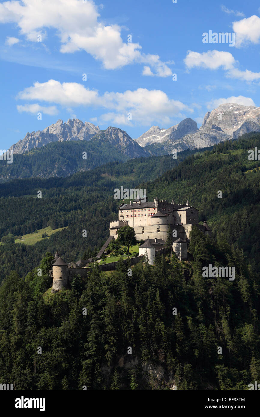 Festung Hohenwerfen Fortress, Werfen, in der Rückseite Mt. Hochkönig, Pongau, Land Salzburg, Salzburg, Österreich, Europa Stockfoto