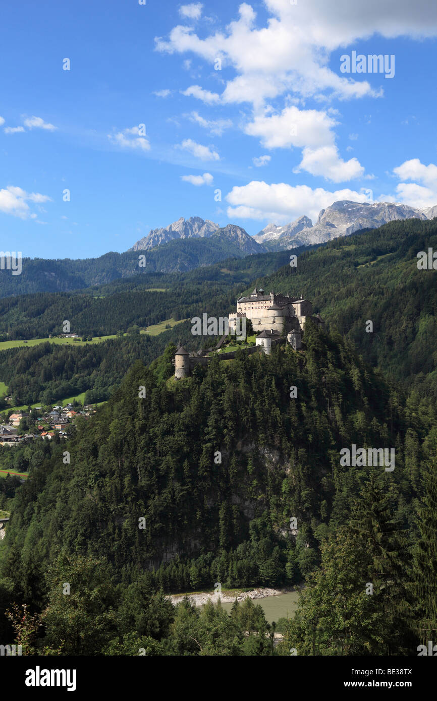 Festung Hohenwerfen Fortress, Werfen, in der Rückseite Mt. Hochkönig, Pongau, Land Salzburg, Salzburg, Österreich, Europa Stockfoto