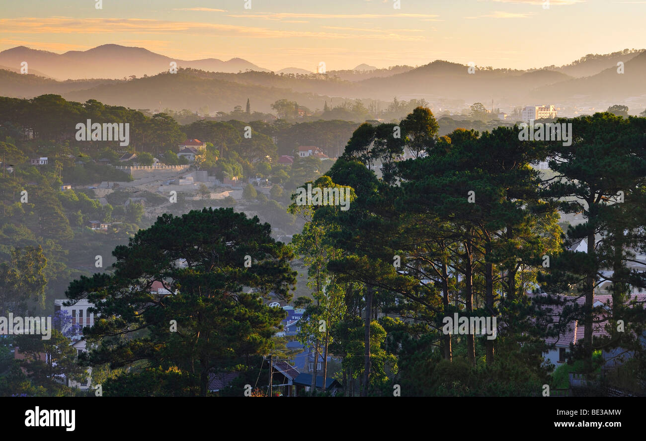 Blick über die Dächer von Dalat, Hue, Vietnam, Asien Stockfoto