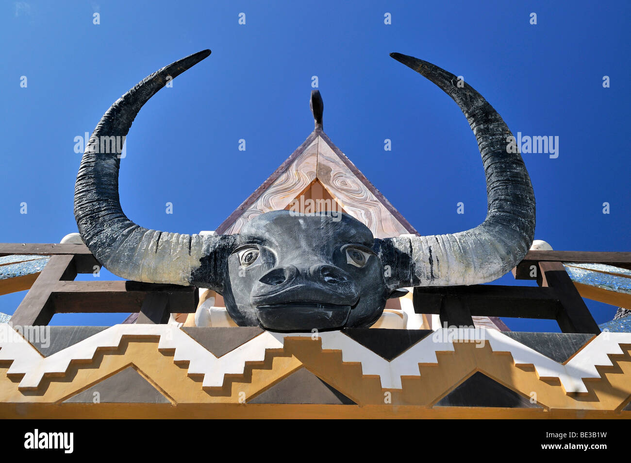 Büffel Kopf Skulptur, große Hörner, Crazy House Hotel, Hang Nga Guesthouse, Dalat, Hue, Vietnam, Asien Stockfoto