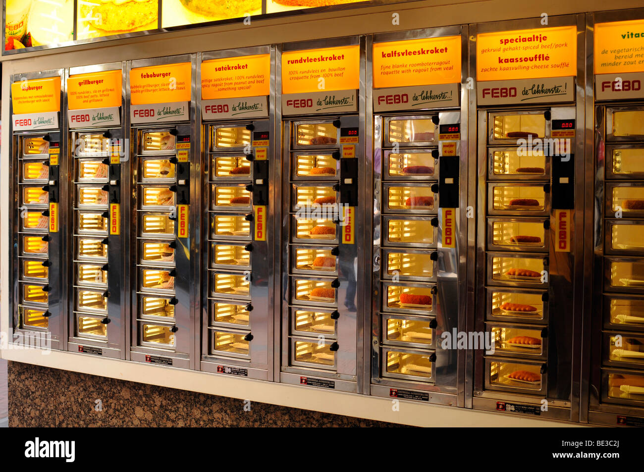 Speisen aus einem Automaten, Amsterdam, Niederlande, Europa Stockfotografie Alamy Speisen aus einem Automaten, Amsterdam, Niederlande, Europa Stockfotografie Alamy