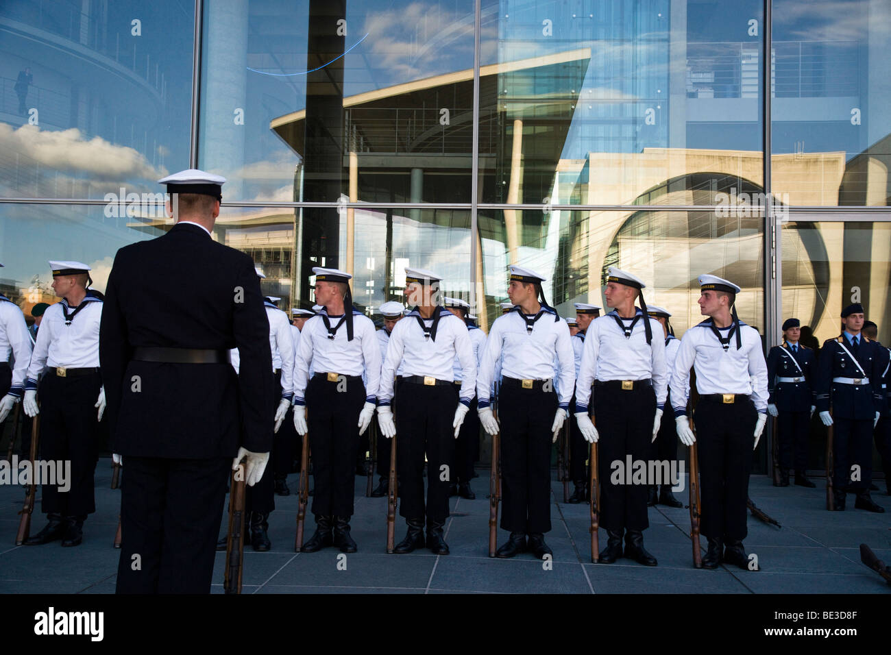 Wache der Bundeswehr Bundeswehr Übungen an den feierlichen Eid der Bundeswehr Bundeswehr vor der Paul-Loebe-H Stockfoto