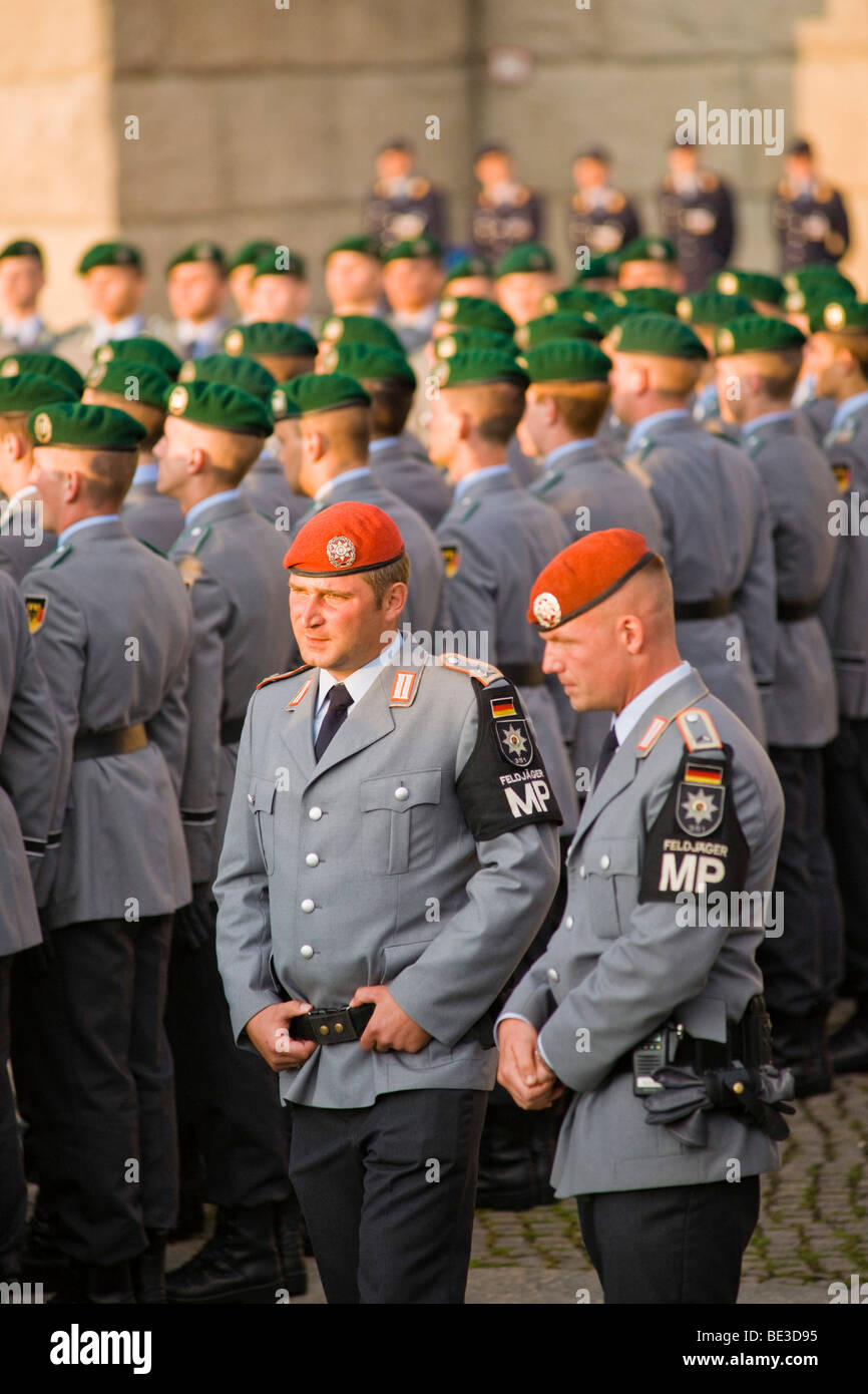 Rekruten für das Wachbataillon der Bundeswehr, Bundeswehr, ihre feierliche Vereidigung vor dem Reichstagsgebäude Stockfoto