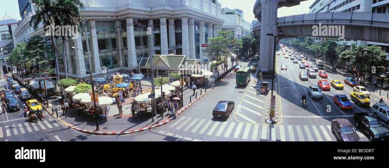 Straßenkreuzung am Siam Square, Erawan-Schrein, Silom, Sathon Bezirk, Bangkok, Thailand, Asien Stockfoto