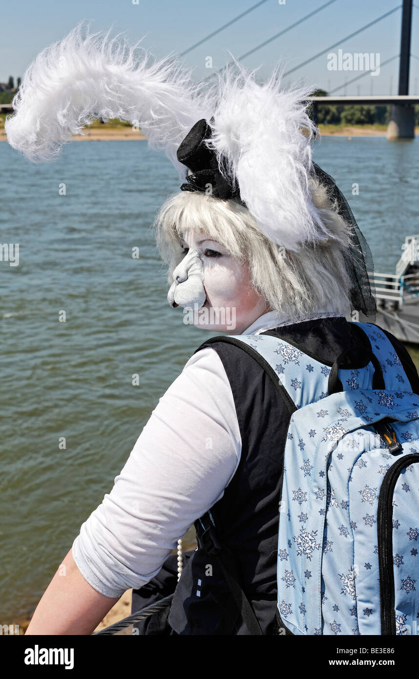 Cosplayer mit tierischen Gesicht in das Kostüm des japanischen Anime/Manga Figur, Porträt, Japantag Japan Tag, Düsseldorf, Norden Stockfoto