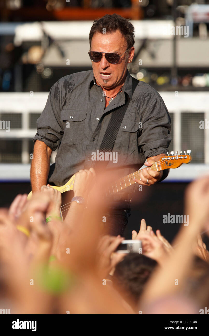 Bruce Springsteen & die E Street Band, arbeiten On A Dream Tour, Stade de Suisse, Bern, Schweiz Stockfoto