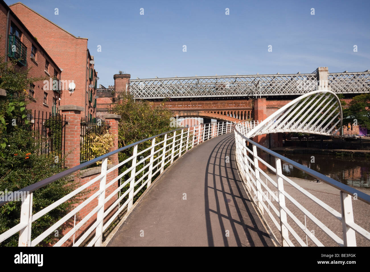Händler Brücke Fußgängerbrücke über der Bridgewater Canal. Castlefield Urban Heritage Park, Manchester, England, Großbritannien, Großbritannien Stockfoto