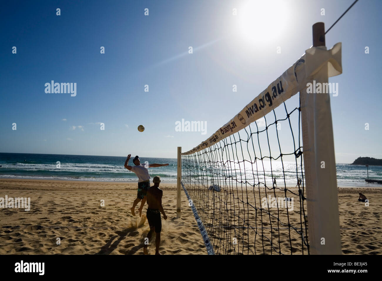 Beach-Volleyball-Spiel am Manly Beach. Sydney, New South Wales, Australien Stockfoto