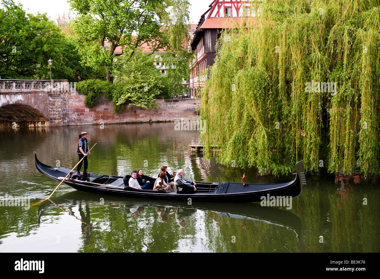 Venezianische Gondeln am Fluss Pegnitz, Altstadt, Nürnberg, Franken, Bayern, Deutschland, Europa Stockfoto