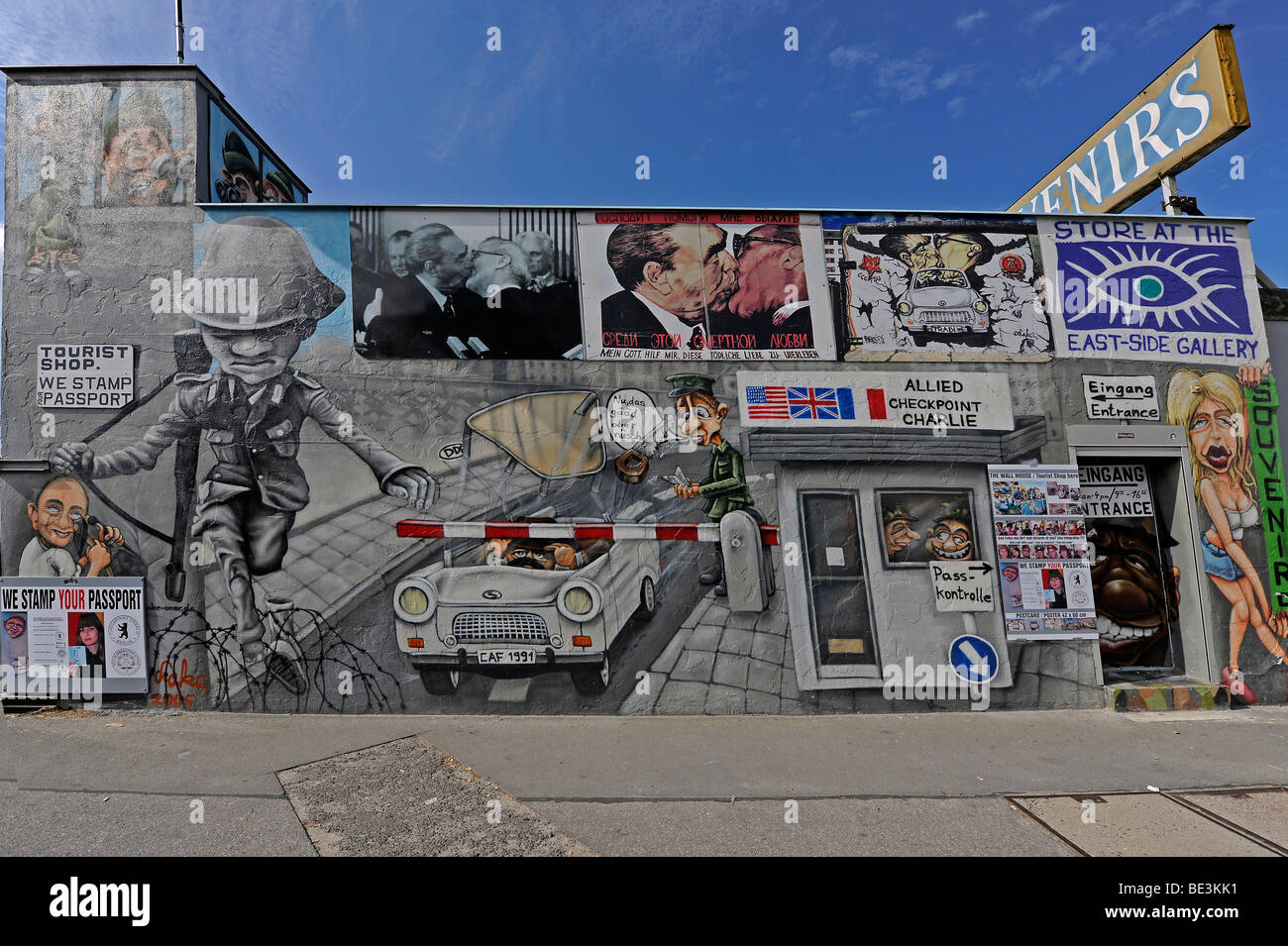 Teil der East Side Gallery, Stück der Berliner Mauer gemalt, nach dem Fall der Berliner Mauer, Berlin, Deutschland, Europa Stockfoto