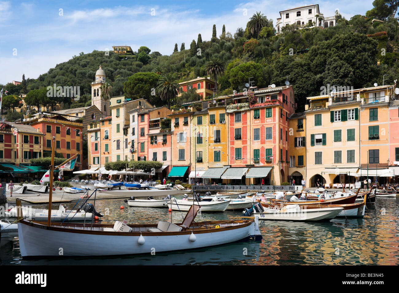 Der Hafen von Portofino, Golfo del Tigullio, Ligurien, italienische Riviera, Italien Stockfoto