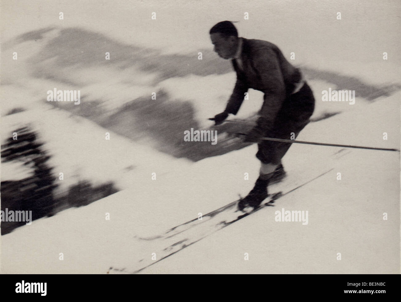 Skifahrer am Hang, historisches Foto aus dem Jahr 1936 Stockfoto