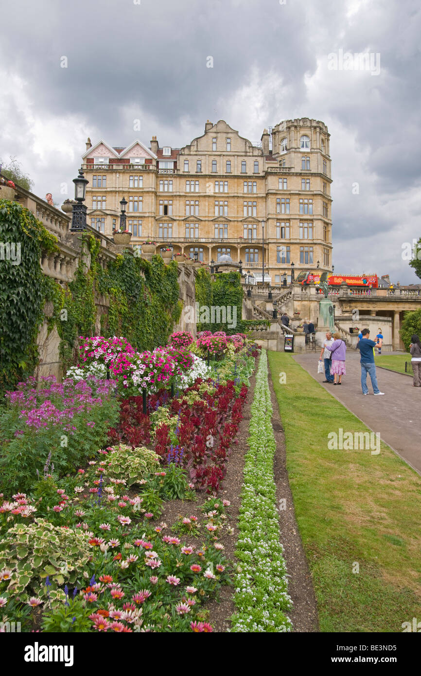 Parade der Gärten, Bad, Blick auf Abbey Hotel, Somerset, Cotswolds, England, Juli 2009 Stockfoto