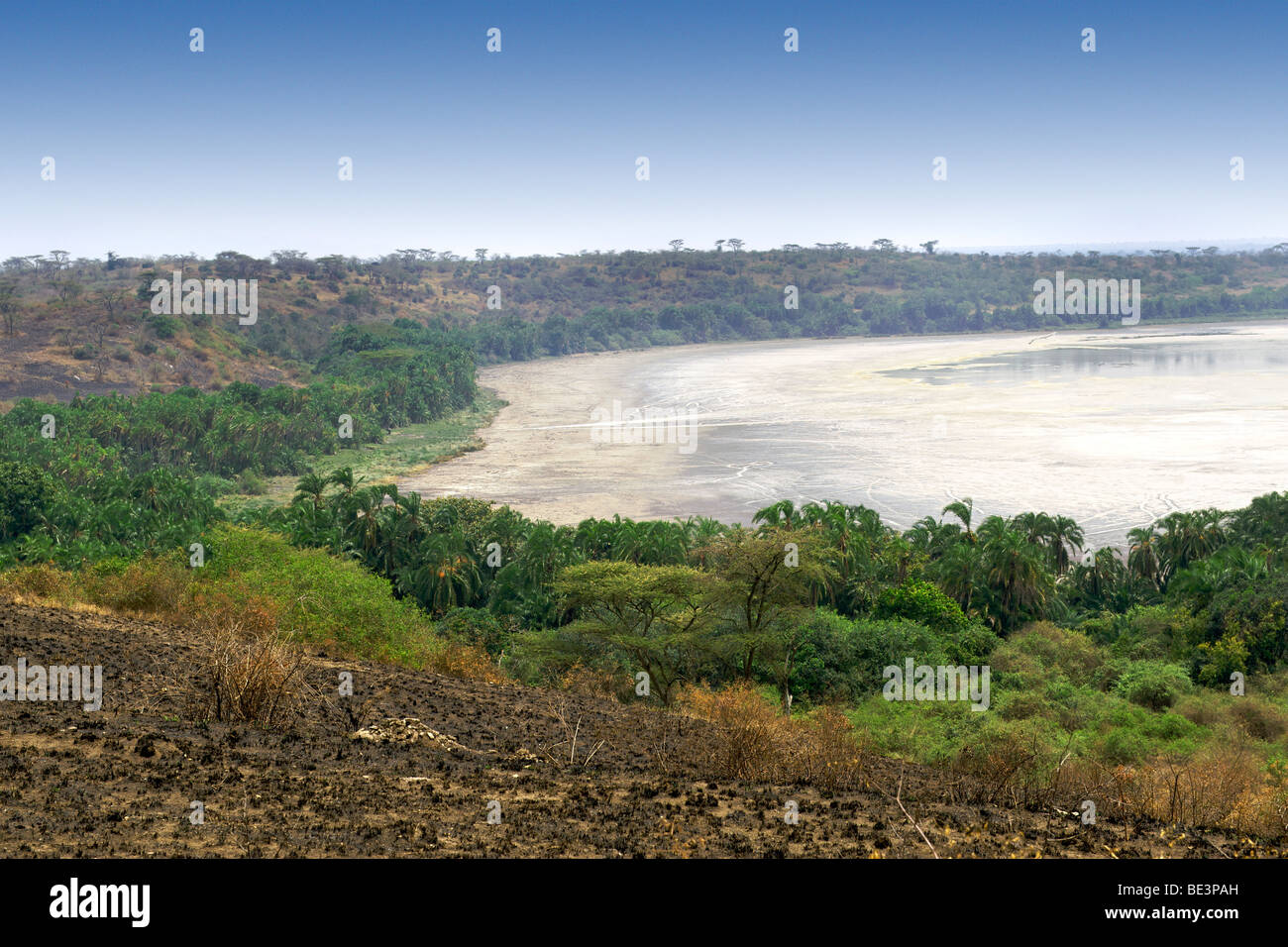 Bagusa Kratersee in der Kyambura Wildlife Reserve, einem Teil des Queen Elizabeth National Park im Westen Ugandas. Stockfoto